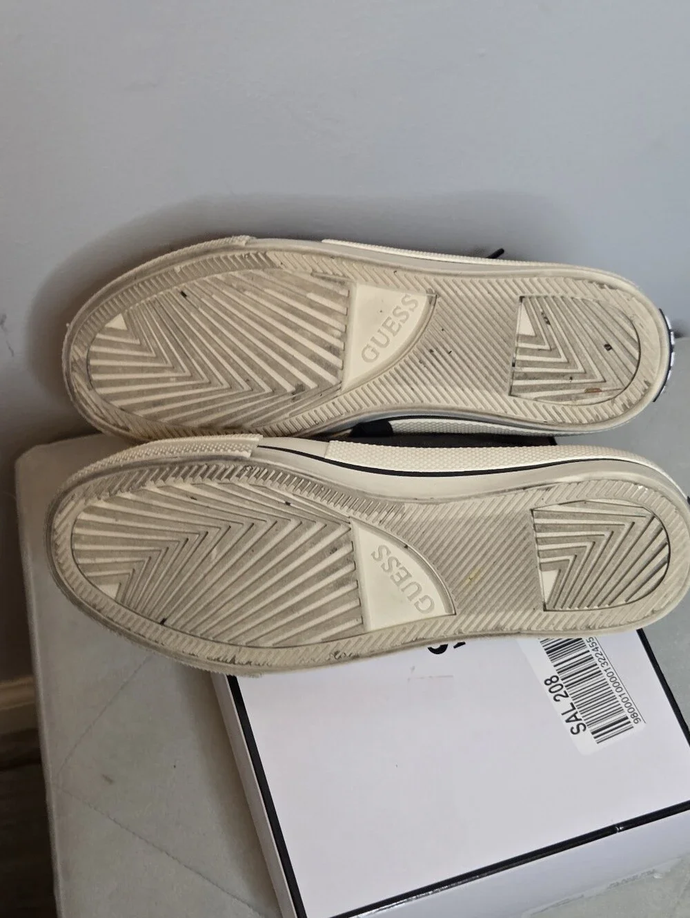 Guess Cary Women's Low-Top Canvas‎ Jacquard Sneakers with G monogram, Sz 7.5